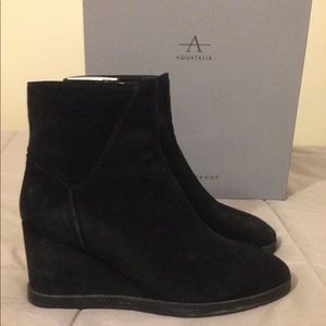 Aquatalia black suede booties size 8.5 (like new)